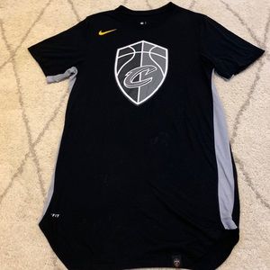 Nike Cavs NBA basketball team shirt